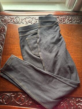 Women’s Black Stretch Jeggings with Contrast Stitching